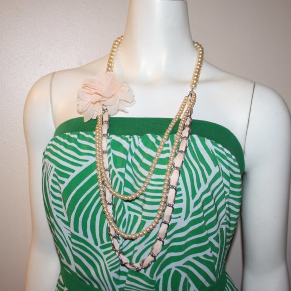 Beautiful light pink pearl and flower necklace